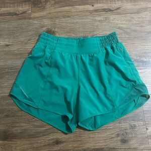 Women's Lululemon Hotty Hot 4 inch shorts- size 6